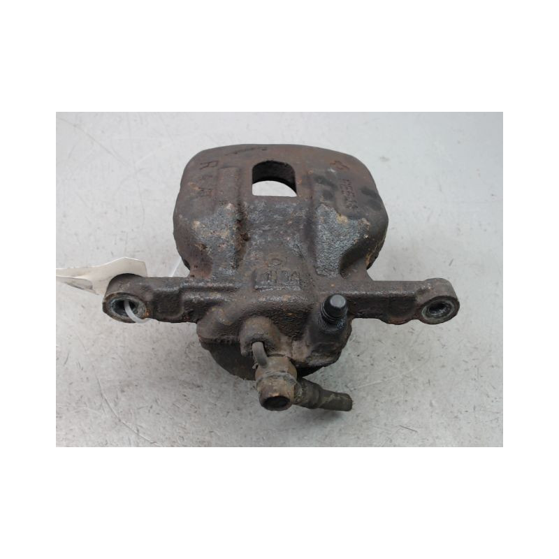 ETRIER DE FREIN AVANT DROIT TOYOTA RAV4 -97