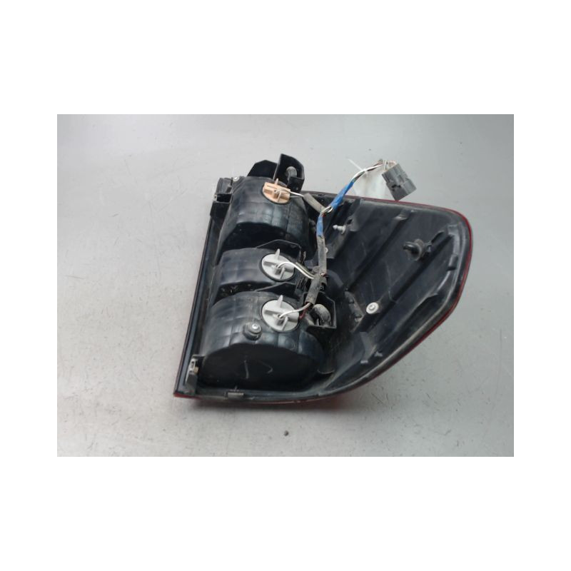 FEU ARRIERE GAUCHE  TOYOTA HILUX SIMPLE CABINE 2006-