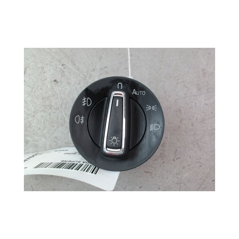 INTERIEUR COMMANDE PHARES SKODA SUPERB