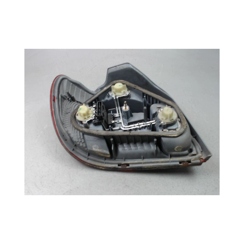 FEU ARRIERE DROIT TOYOTA YARIS -2003