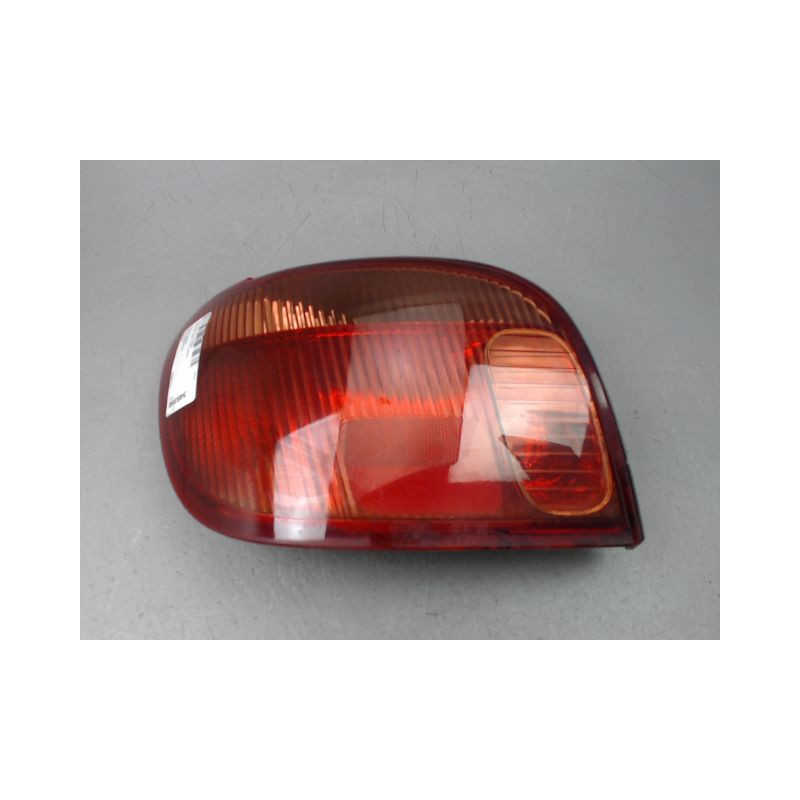 FEU ARRIERE GAUCHE  TOYOTA YARIS -2003