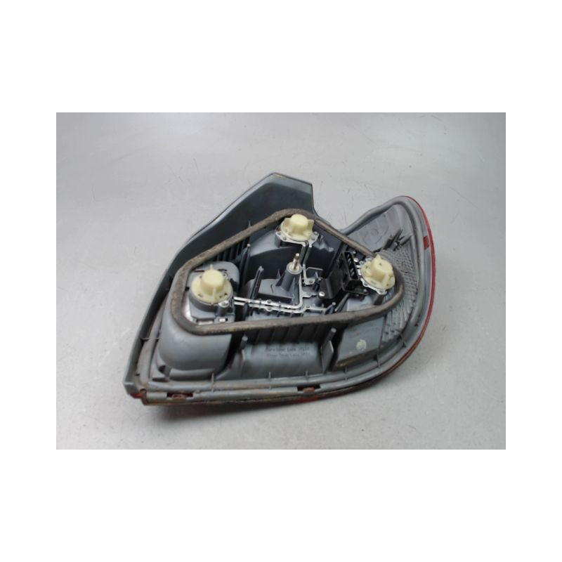 FEU ARRIERE GAUCHE  TOYOTA YARIS -2003
