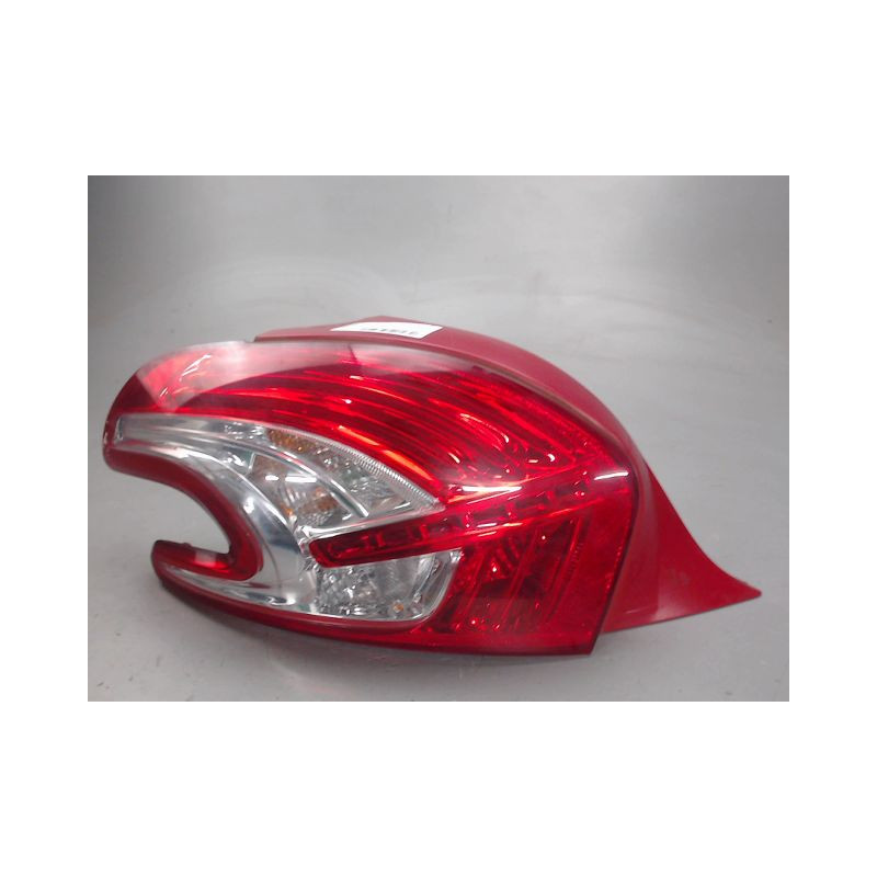 FEU ARRIERE GAUCHE  PEUGEOT 208