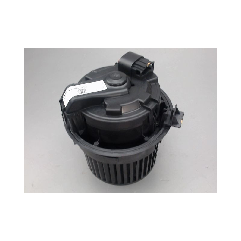 MOTEUR VENTILATEUR CHAUFFAGE DACIA DUSTER