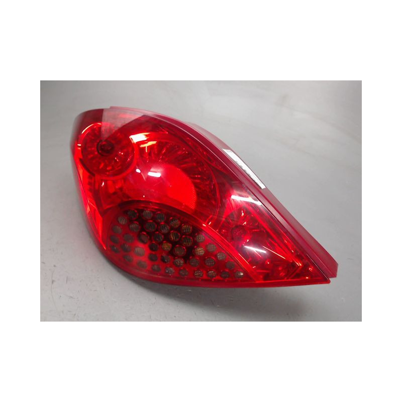 FEU ARRIERE GAUCHE  PEUGEOT 207