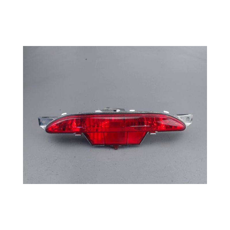 FEU BROUILLARD CENTRAL ARRIERE PEUGEOT 208