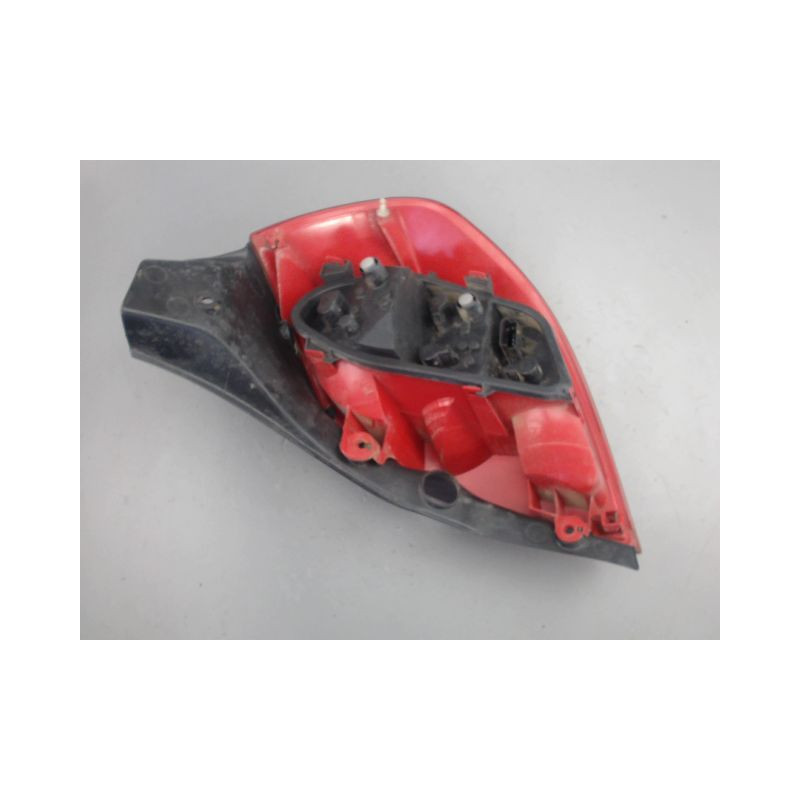 FEU ARRIERE GAUCHE  RENAULT CLIO