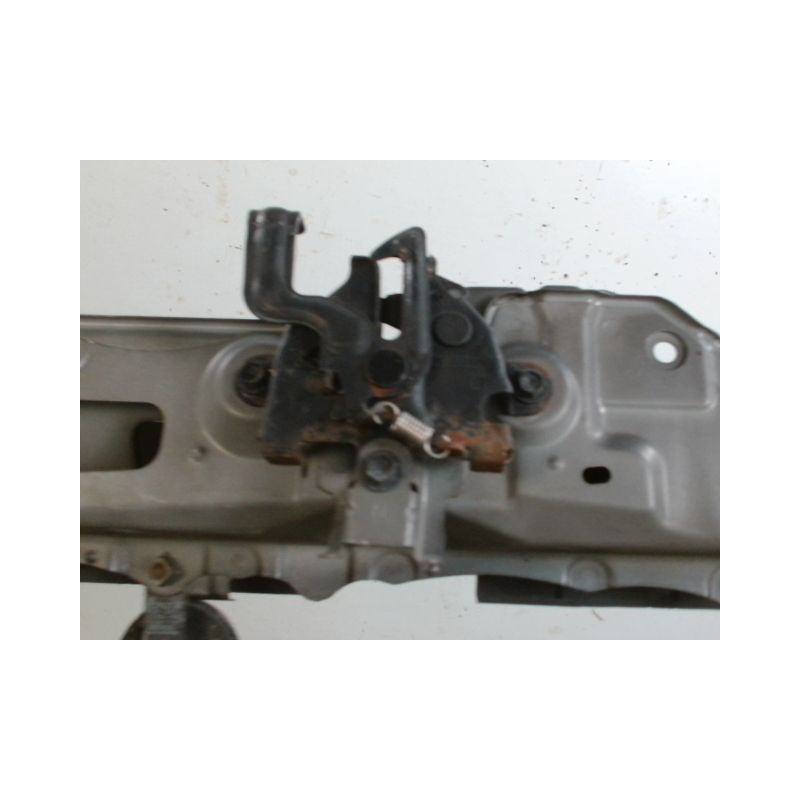 TRAVERSE SUPERIEURE ARMATURE AVANT TOYOTA YARIS