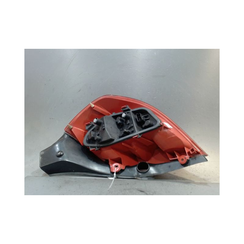 FEU ARRIERE GAUCHE  RENAULT CLIO