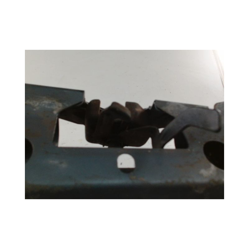 TRAVERSE SUPERIEURE ARMATURE AVANT RENAULT TWINGO
