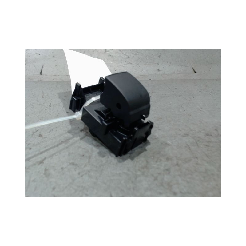 COMMANDE LEVE-GLACE PORTE AVD TOYOTA YARIS
