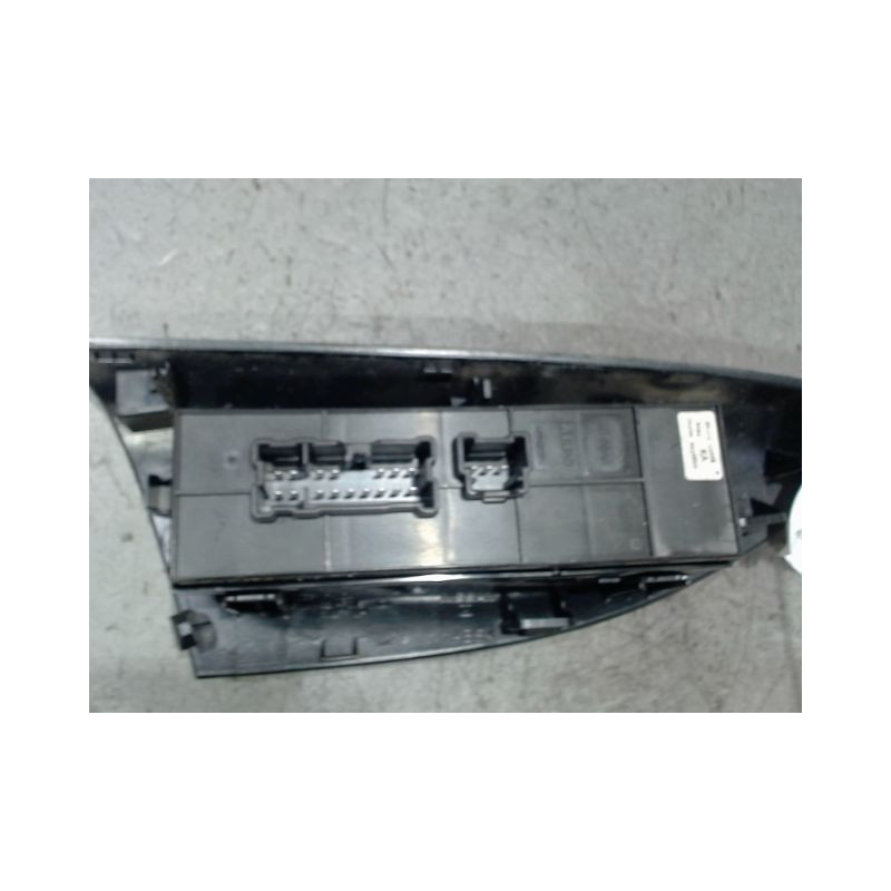 COMMANDE LEVE-GLACE PORTE AVG NISSAN JUKE