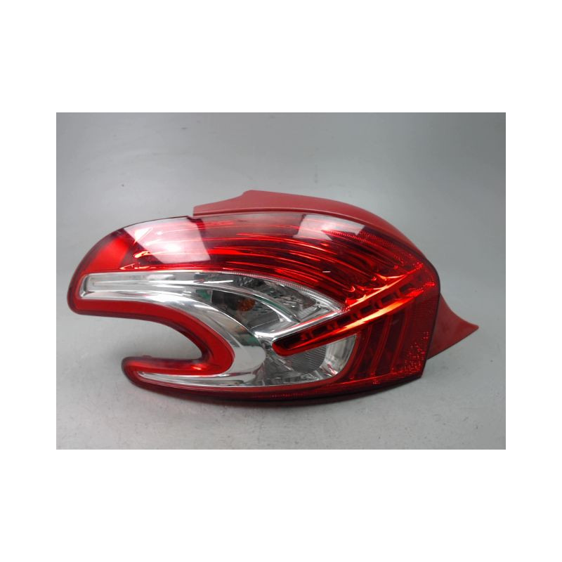 FEU ARRIERE GAUCHE  PEUGEOT 208 2012-...