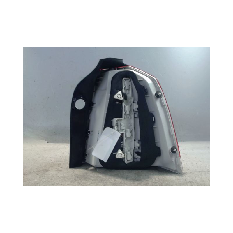 FEU ARRIERE GAUCHE  OPEL ZAFIRA 2006-