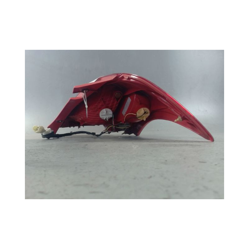 FEU ARRIERE GAUCHE  SUZUKI SWIFT