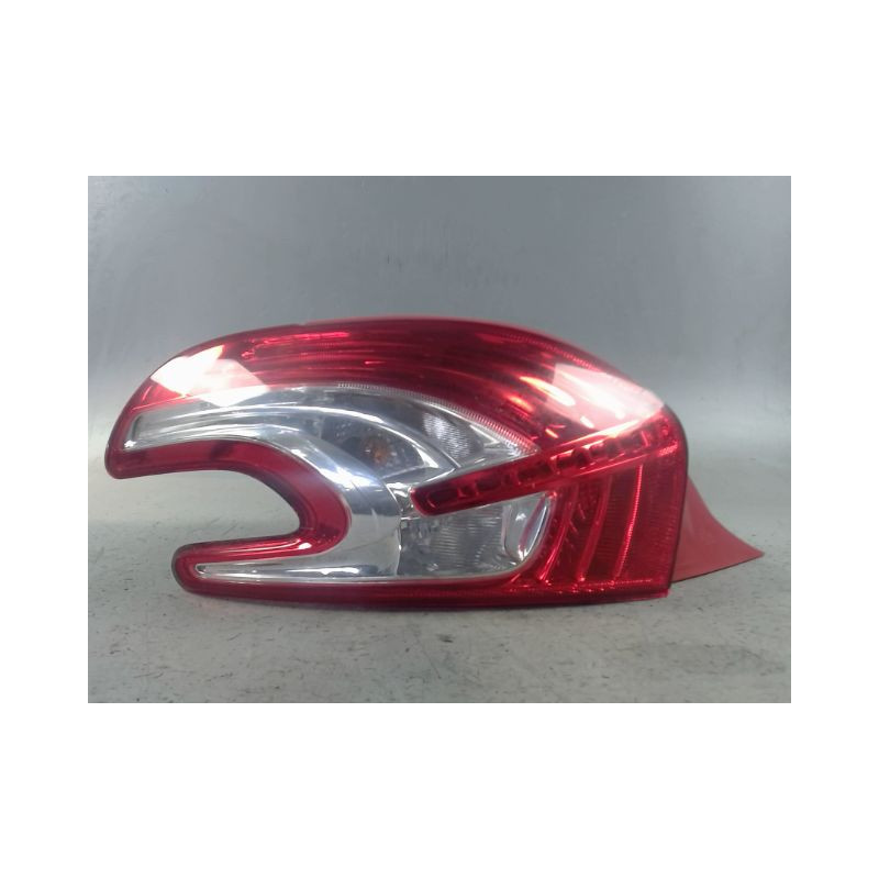 FEU ARRIERE GAUCHE  PEUGEOT 208