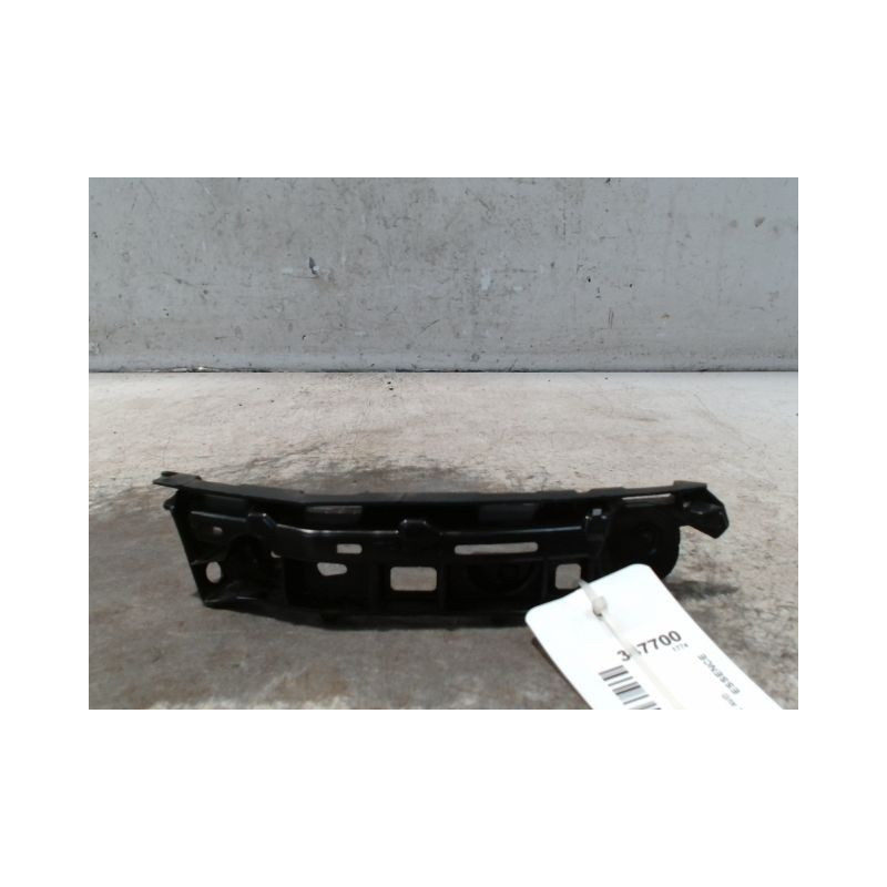SUPPORT PARE-CHOC AVD TOYOTA AYGO 5P