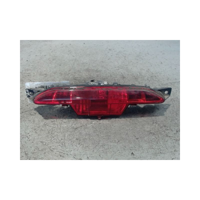 FEU BROUILLARD CENTRAL ARRIERE PEUGEOT 208