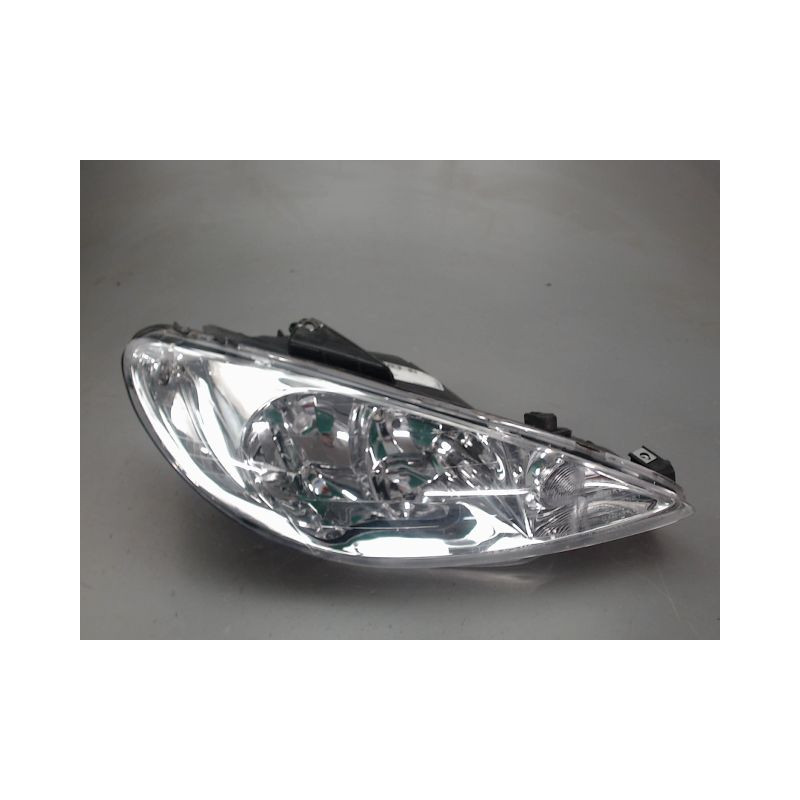 PHARE DROIT PEUGEOT 206