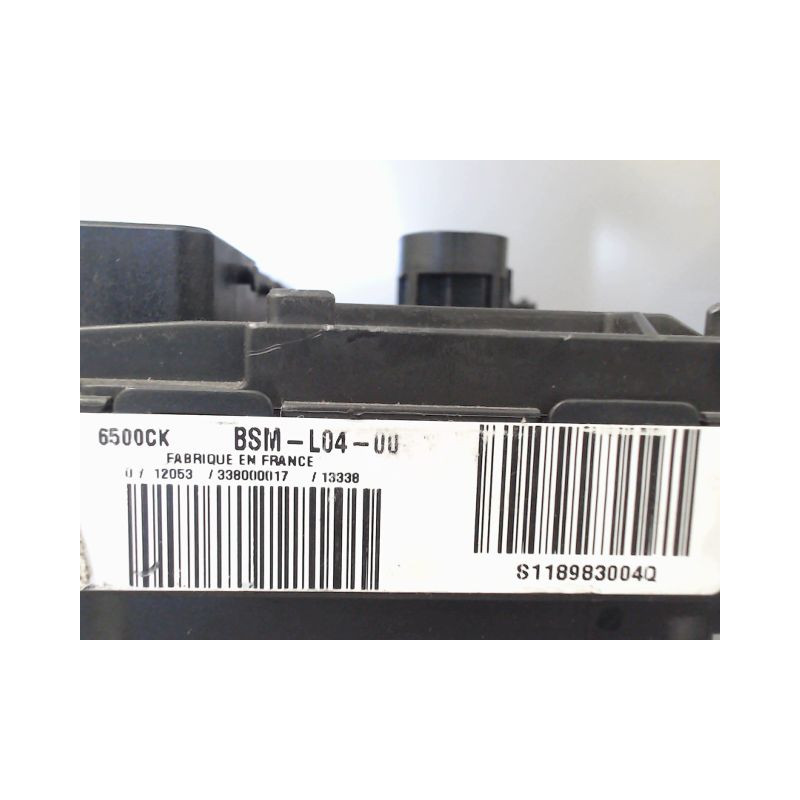 BOITE A FUSIBLES CITROEN C4 04-08