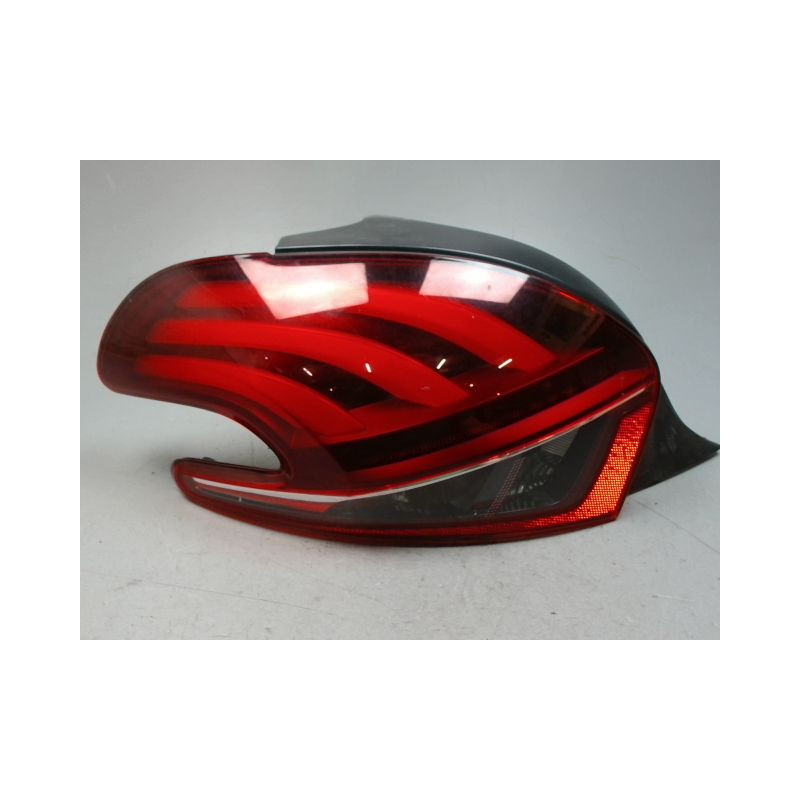 FEU ARRIERE GAUCHE  PEUGEOT 208