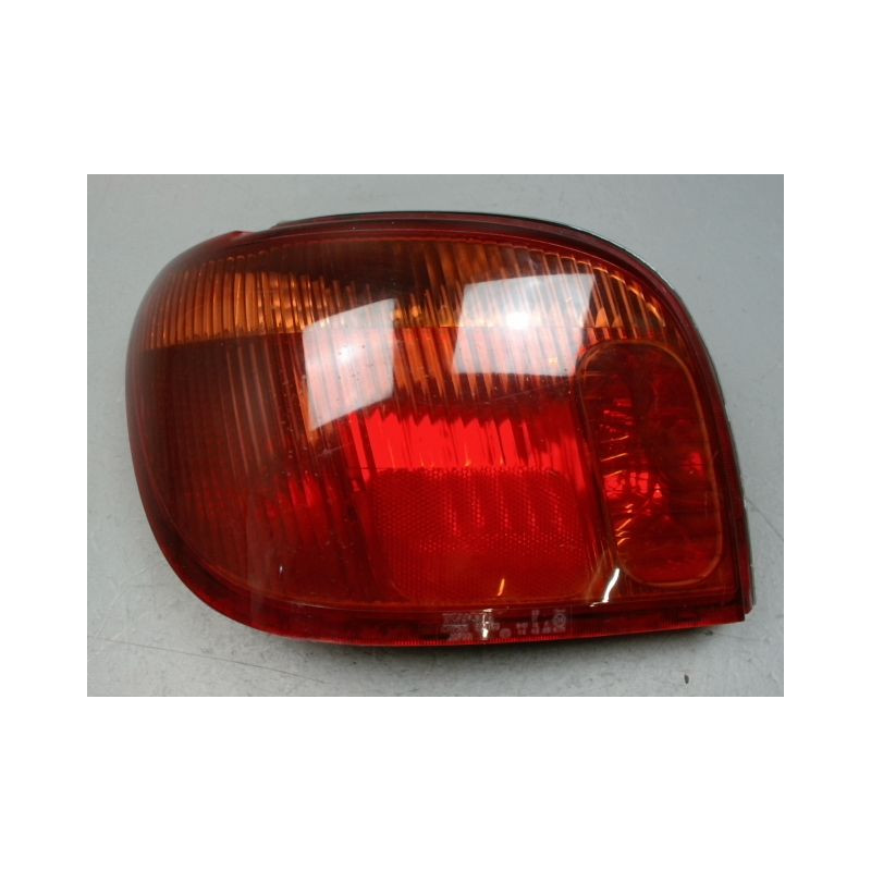 FEU ARRIERE GAUCHE  TOYOTA YARIS 2003-