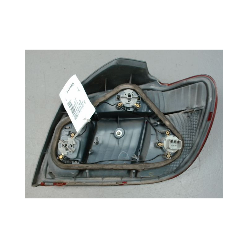 FEU ARRIERE GAUCHE  TOYOTA YARIS 2003-