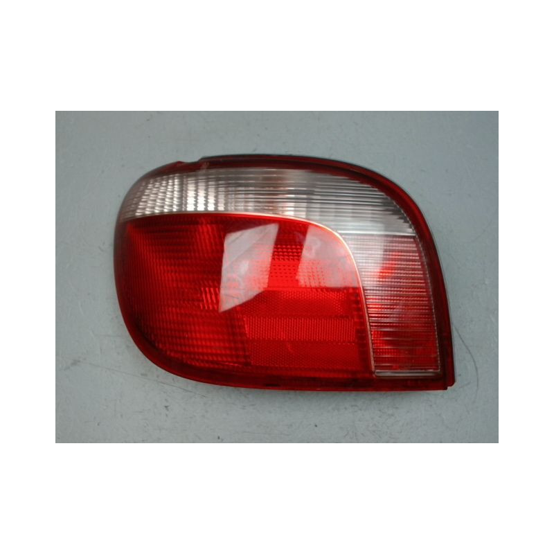 FEU ARRIERE GAUCHE  TOYOTA YARIS -2003
