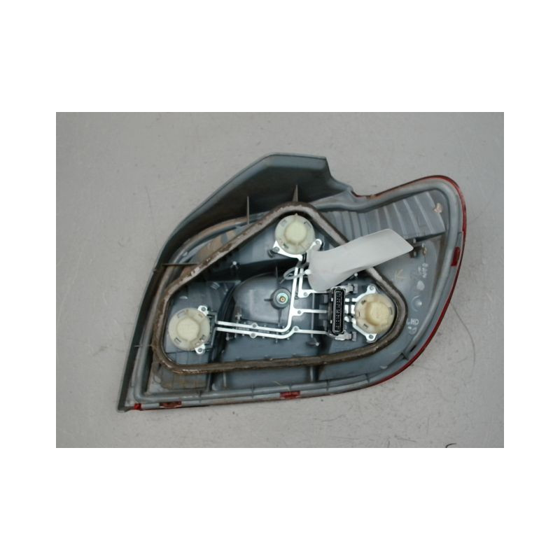 FEU ARRIERE GAUCHE  TOYOTA YARIS -2003