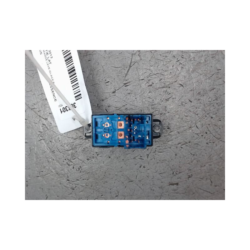 COMMANDE LEVE-GLACE PORTE AVD KIA RIO