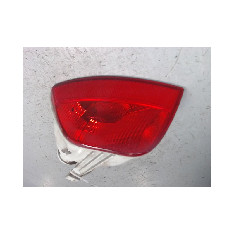 FEU BROUILLARD ARRIERE GAUCHE FORD FOCUS 04-07