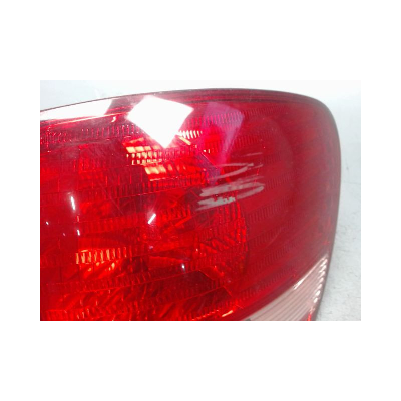 FEU ARRIERE DROIT TOYOTA AVENSIS VERSO 01-03