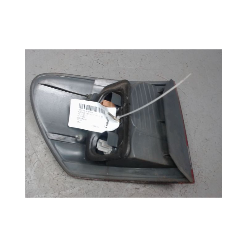 FEU ARRIERE DROIT TOYOTA AVENSIS VERSO 01-03
