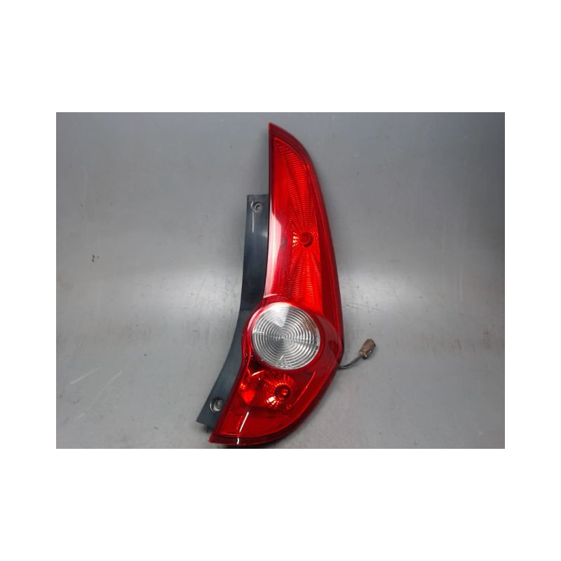 FEU ARRIERE DROIT OPEL AGILA