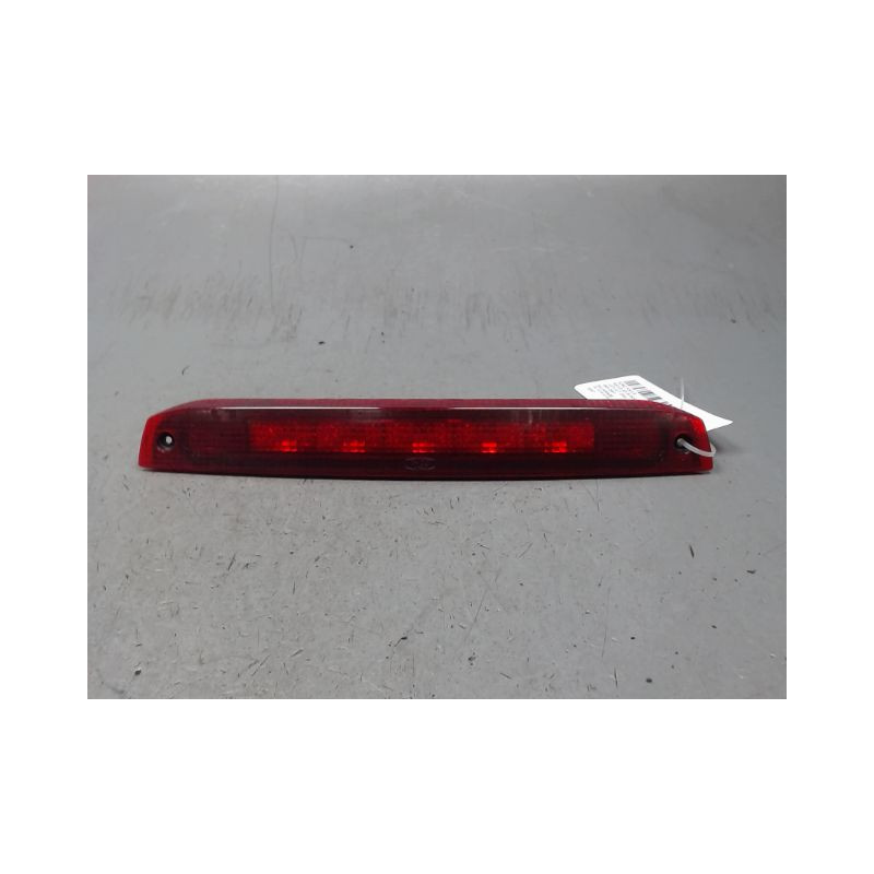 FEUX STOP SUPPLEMENTAIRE FORD FOCUS 04-07