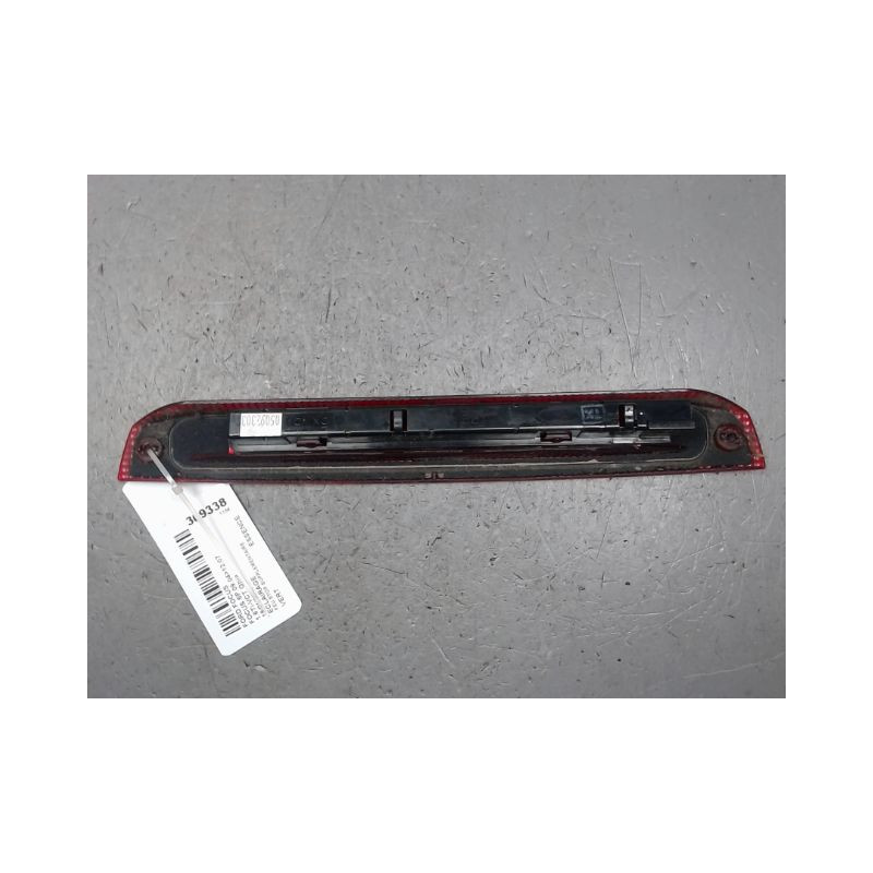 FEUX STOP SUPPLEMENTAIRE FORD FOCUS 04-07
