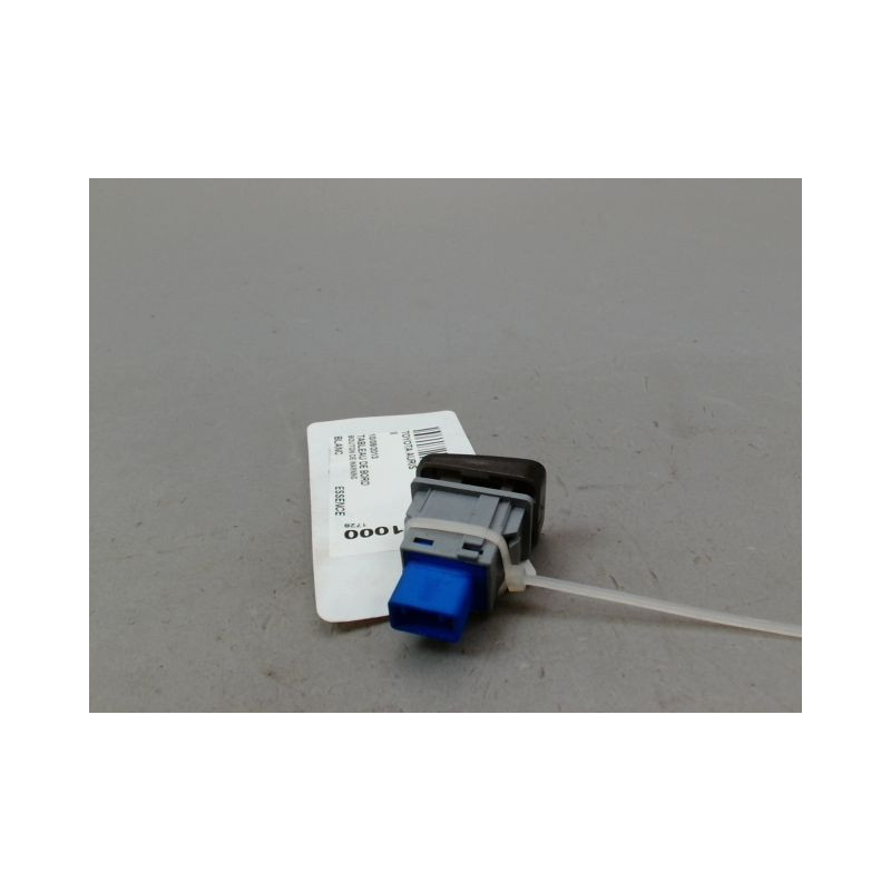 BOUTON DE WARNING TOYOTA AURIS 2010-