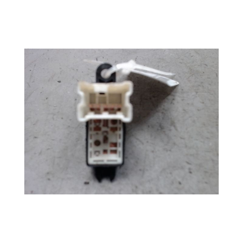 COMMANDE LEVE-GLACE PORTE AVD NISSAN MICRA