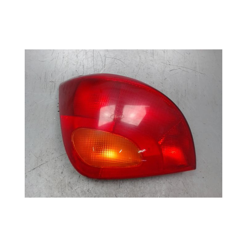 FEU ARRIERE GAUCHE  FORD FIESTA 99-2002