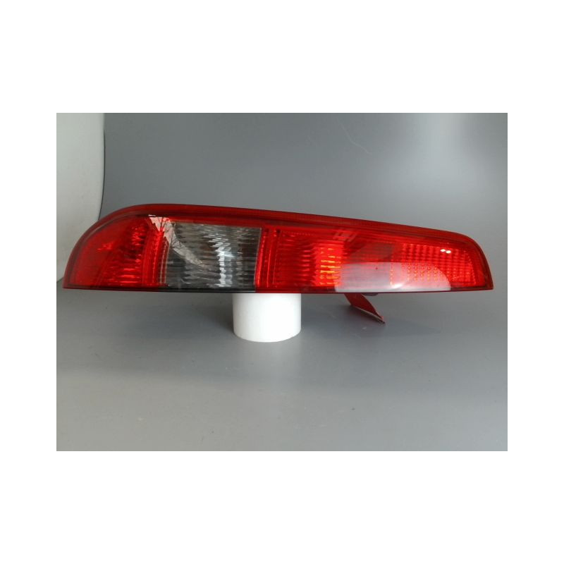 FEU ARRIERE GAUCHE  FORD FOCUS