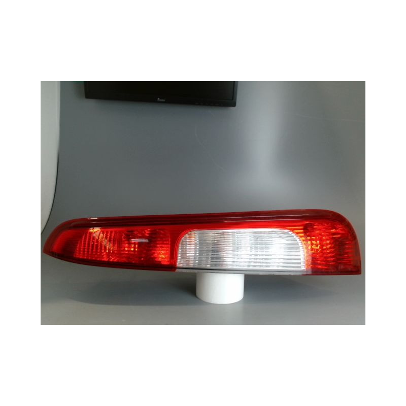 FEU ARRIERE DROIT FORD C-MAX PHASE 1 GASOIL