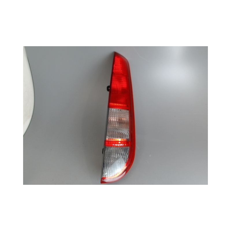 FEU ARRIERE DROIT FORD FOCUS 2