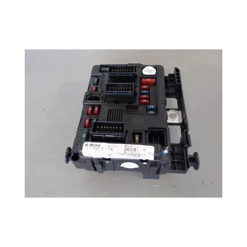 BOITE A FUSIBLES CITROEN C5 2001-2004