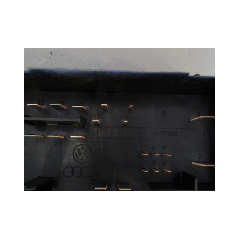 BOITE A FUSIBLES VOLKSWAGEN GOLF V 2003-2009