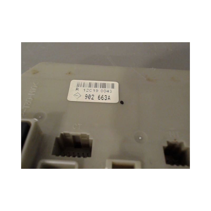 BOITE A FUSIBLES RENAULT CLIO III ESTATE 2008-