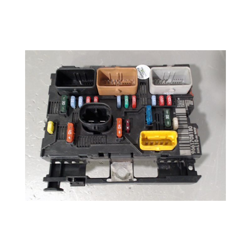 BOITE A FUSIBLES PEUGEOT 207 3P