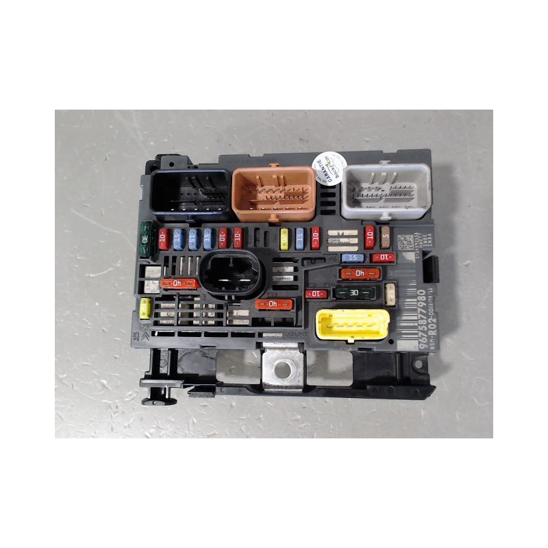 BOITE A FUSIBLES PEUGEOT 3008 2008-