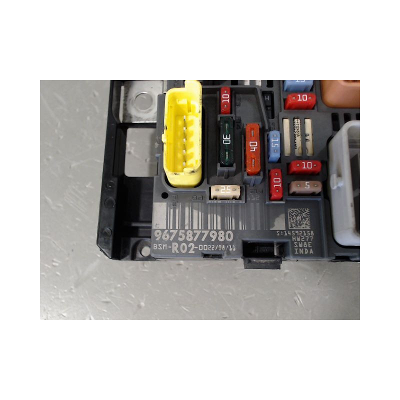 BOITE A FUSIBLES PEUGEOT 3008 2008-