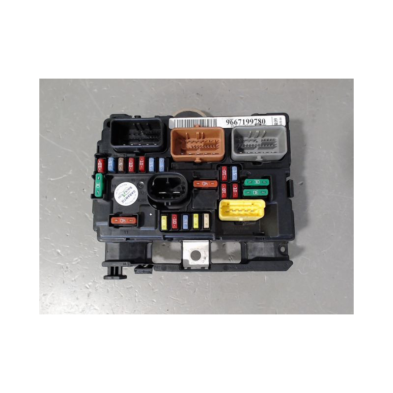BOITE A FUSIBLES PEUGEOT 207 2011-