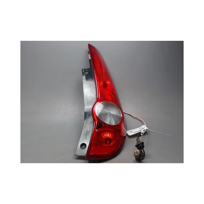 FEU ARRIERE DROIT OPEL AGILA